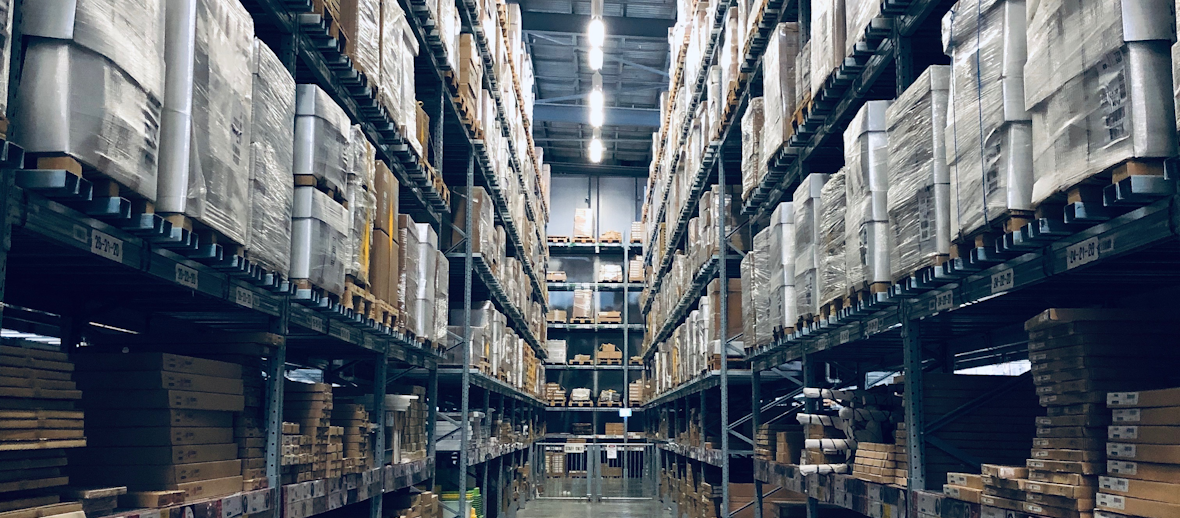 倉庫爆倉又缺料，揀貨員一天走的路可以繞操場十圈